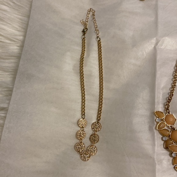 5 statement neckless one is brand new see pictures and others are used - Picture 6 of 8